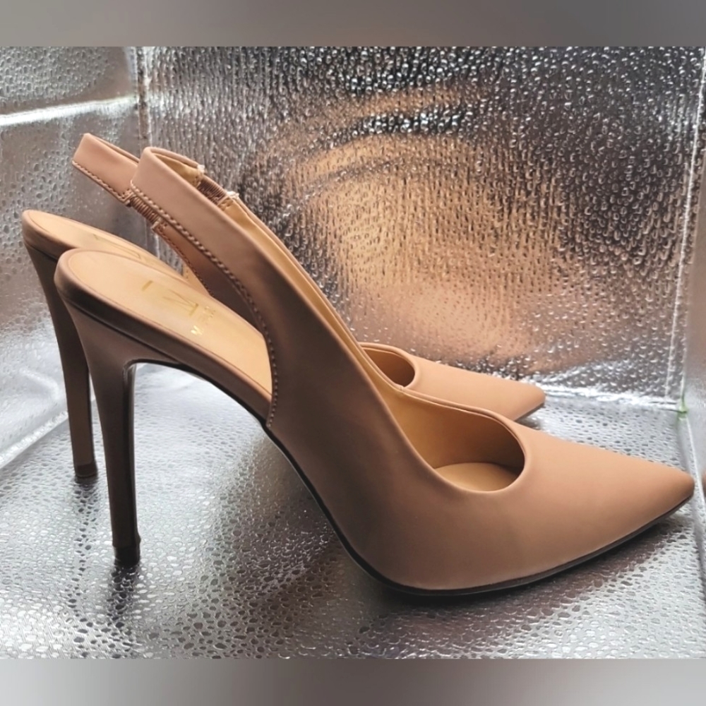 Material Girl, Nude, Closed toe slingback heel pumps, US size 9M